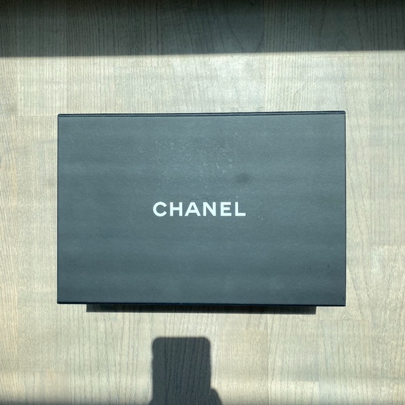 AUTHENTIC Chanel Black Patent Leather Medium Class - Picture 3 of 9